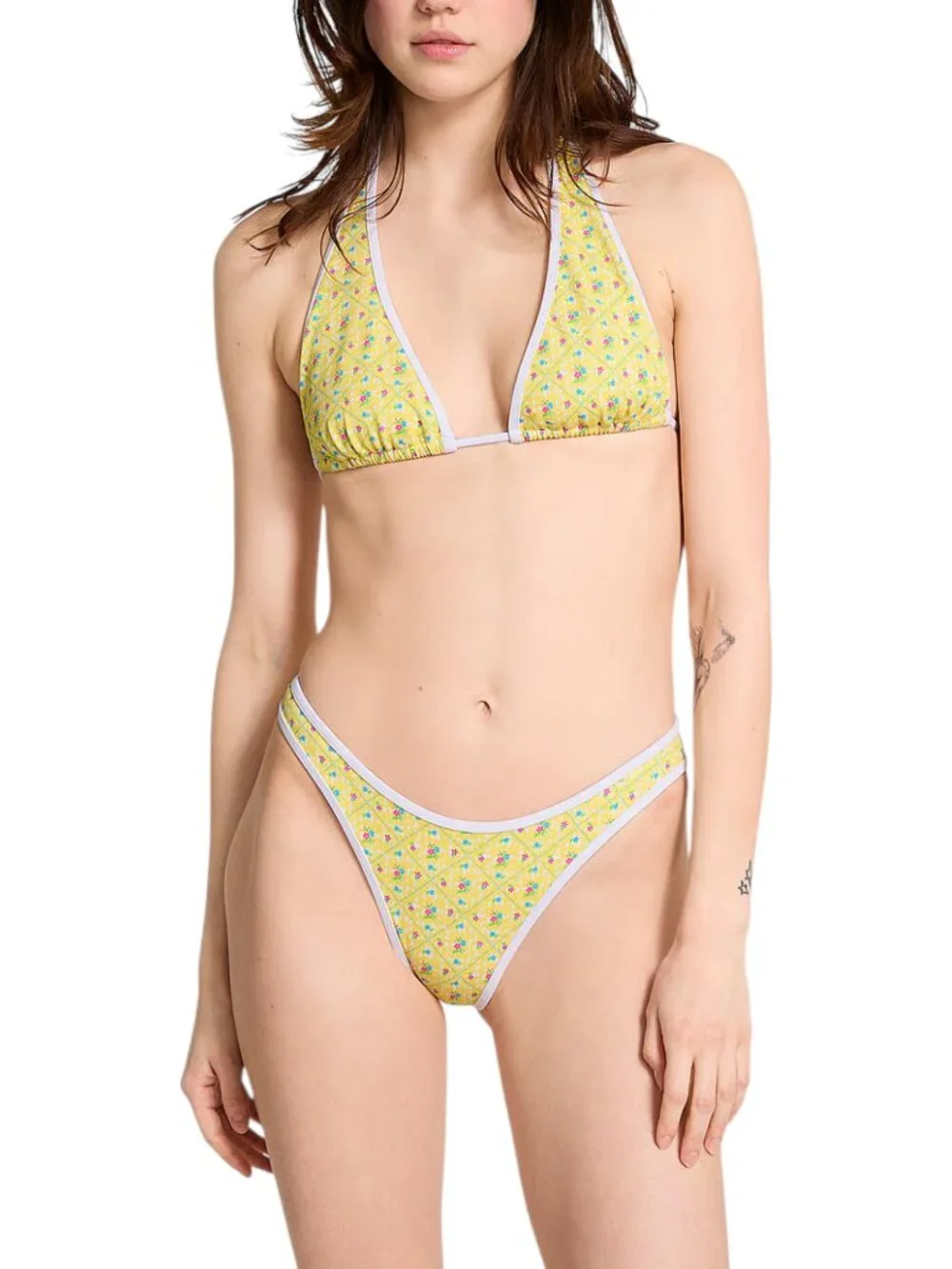 Frankies Bikinis note beachside